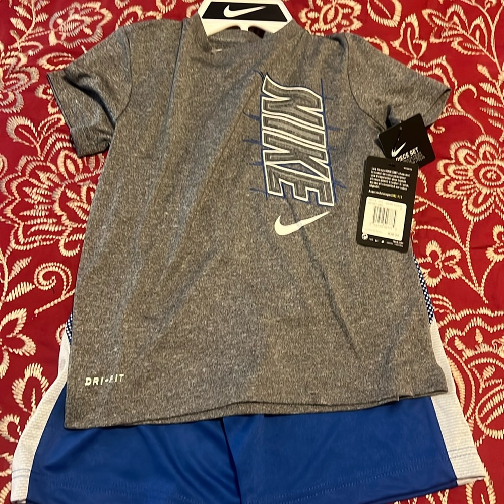 Nike boys short set